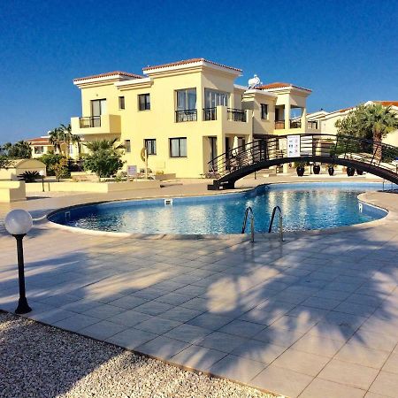 Faros Beach Apartment Paphos Extérieur photo