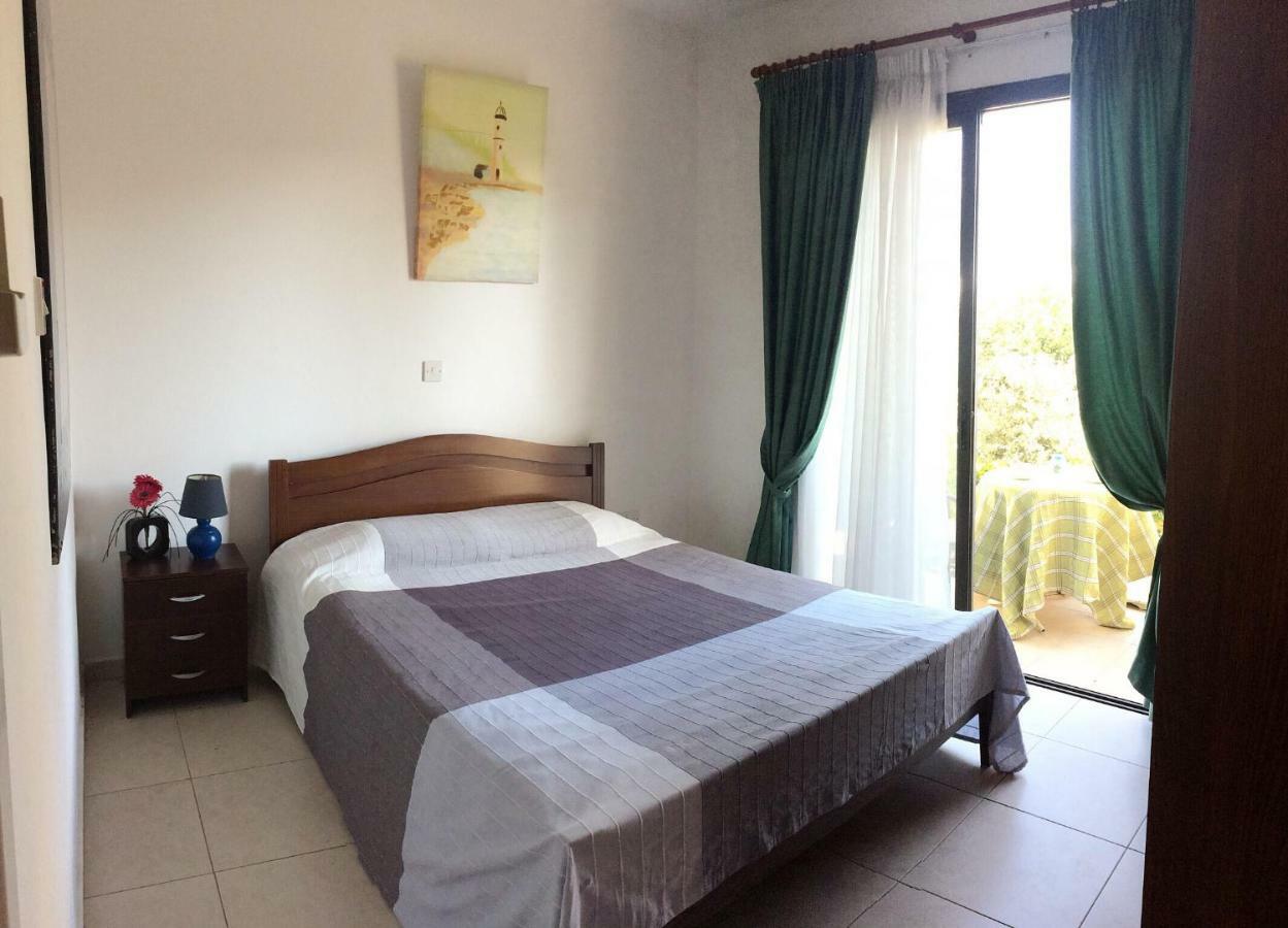 Faros Beach Apartment Paphos Extérieur photo