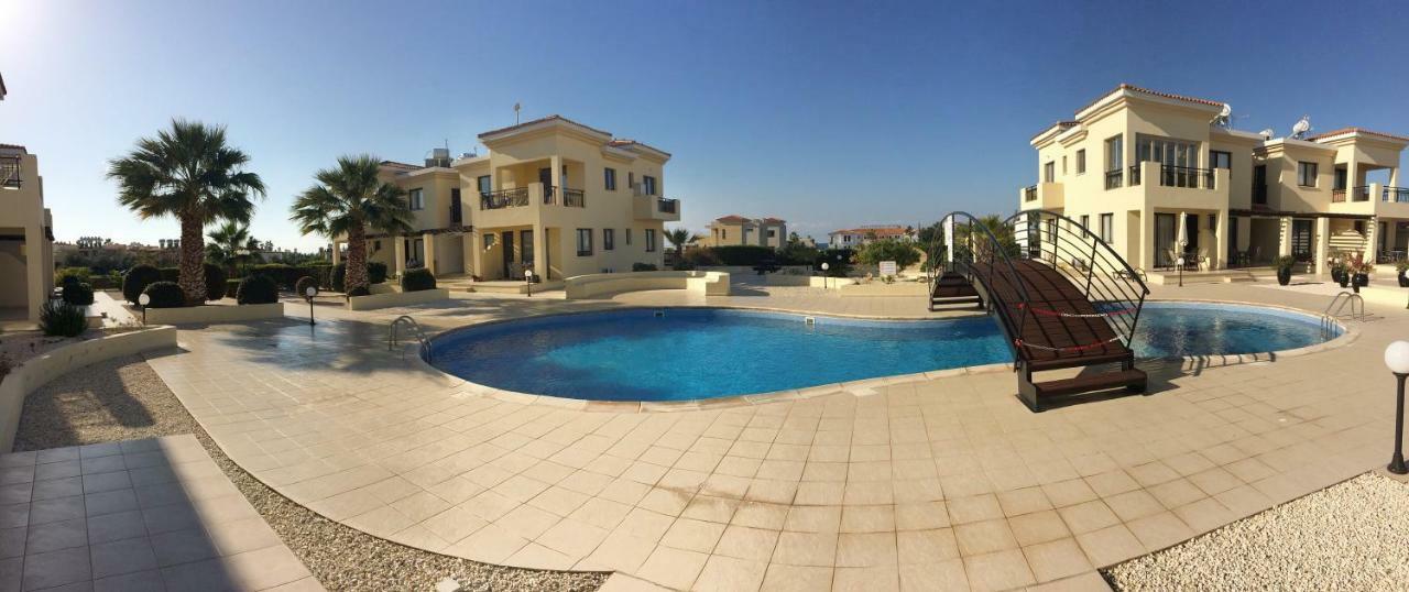 Faros Beach Apartment Paphos Extérieur photo