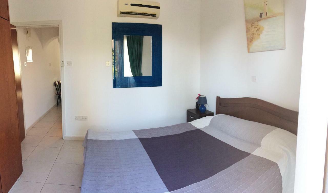 Faros Beach Apartment Paphos Extérieur photo
