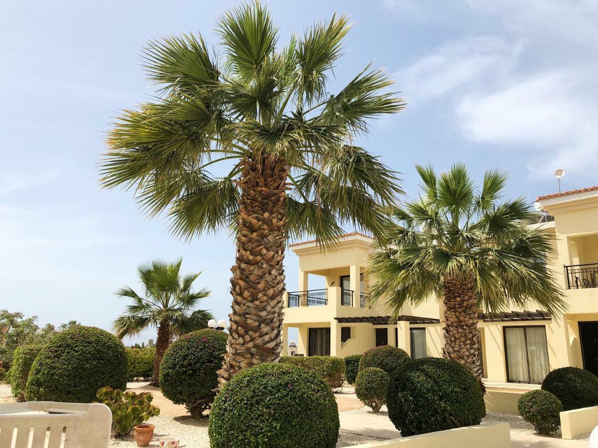 Faros Beach Apartment Paphos Extérieur photo